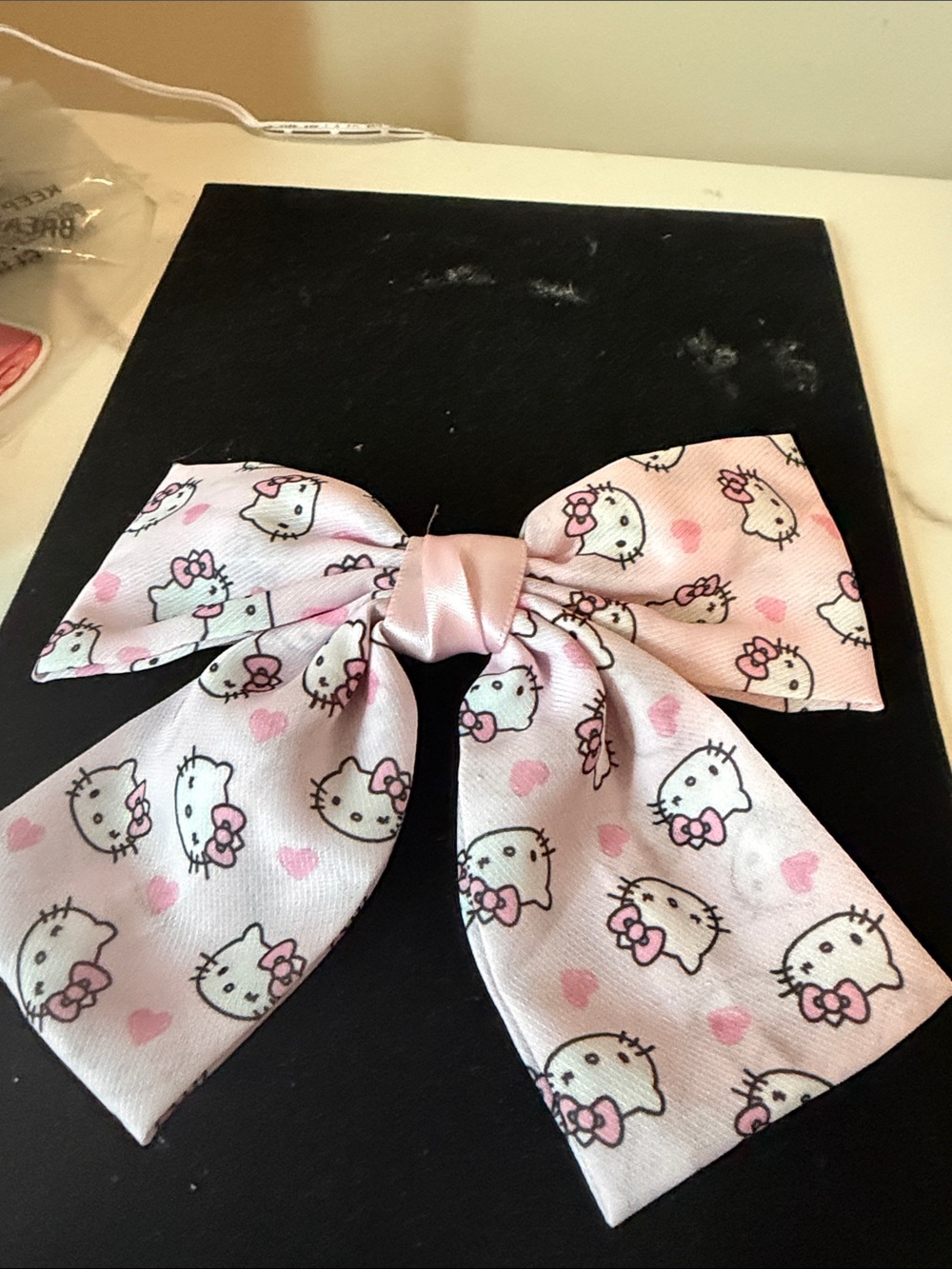 Hello Kitty Pink Patterned Bow Hairโ Accessory